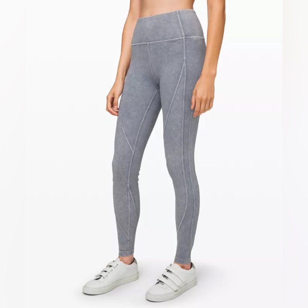 Wunder Under High-Rise Tight
Snow Washed Ribbed 28"
DESIGNED FOR EVERYDAY size 4